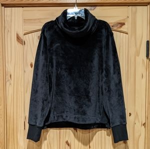 Women's Athleta thick fuzzy turtleneck Sweatshirt - black - size small